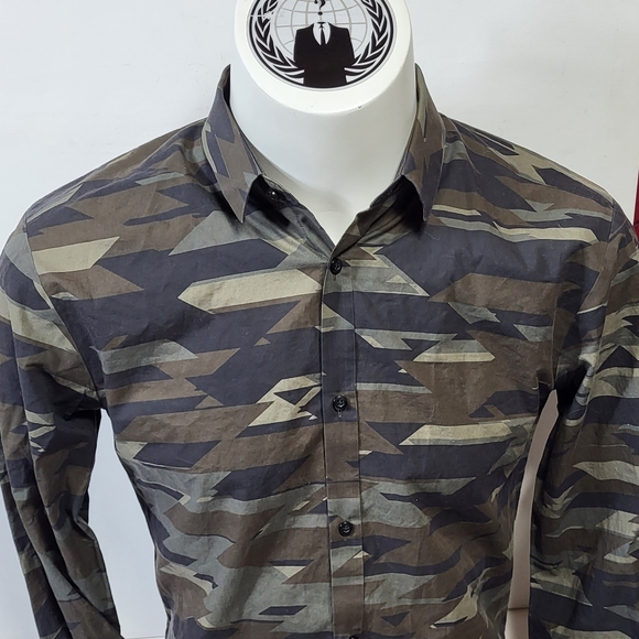 Hugo Boss Other - Hugo Boss Patterned Button Up Collared Dress Shirt